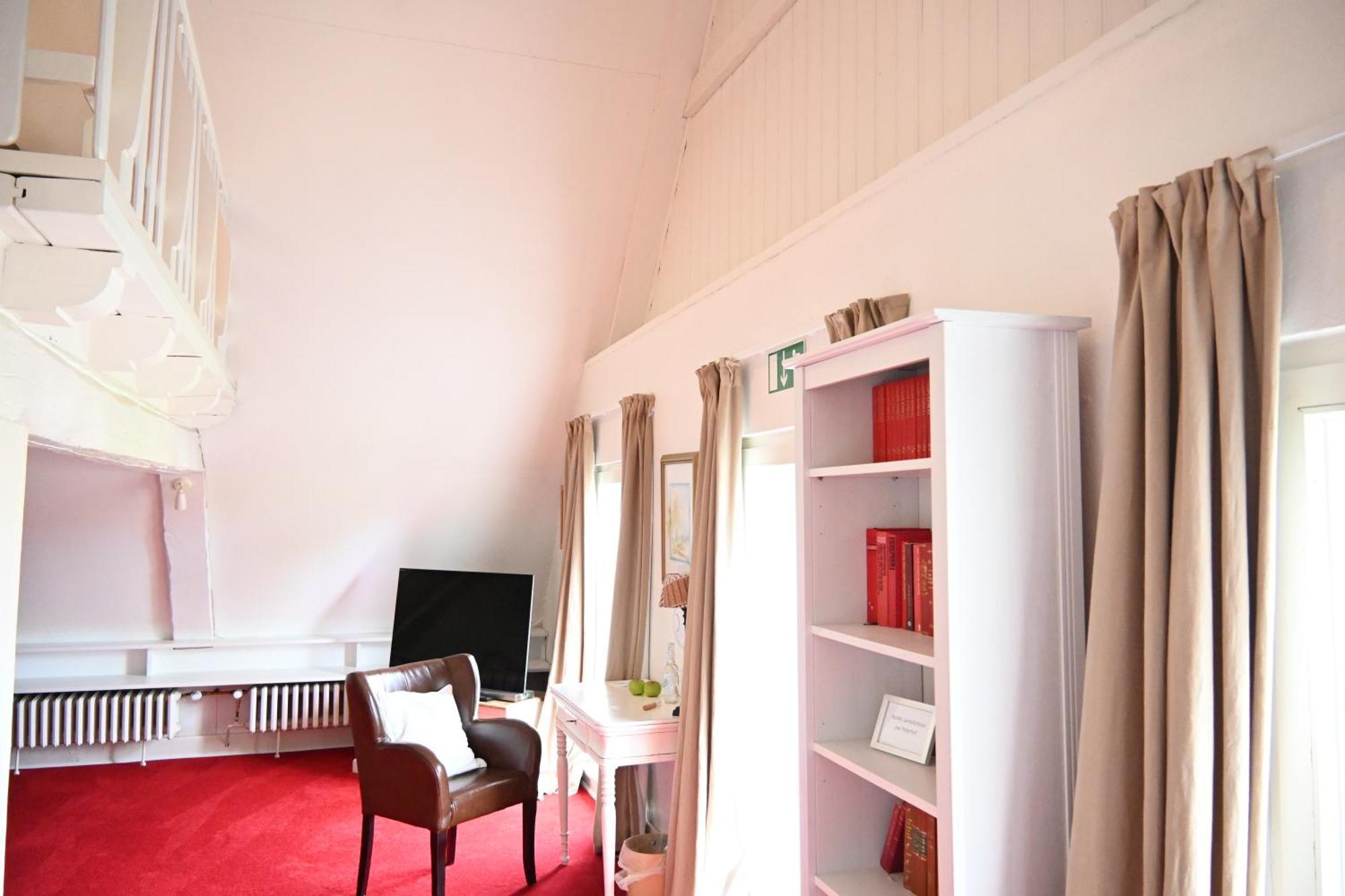 Landsitzhotel Und Seminarium Peterhof Hodorf Exteriör bild