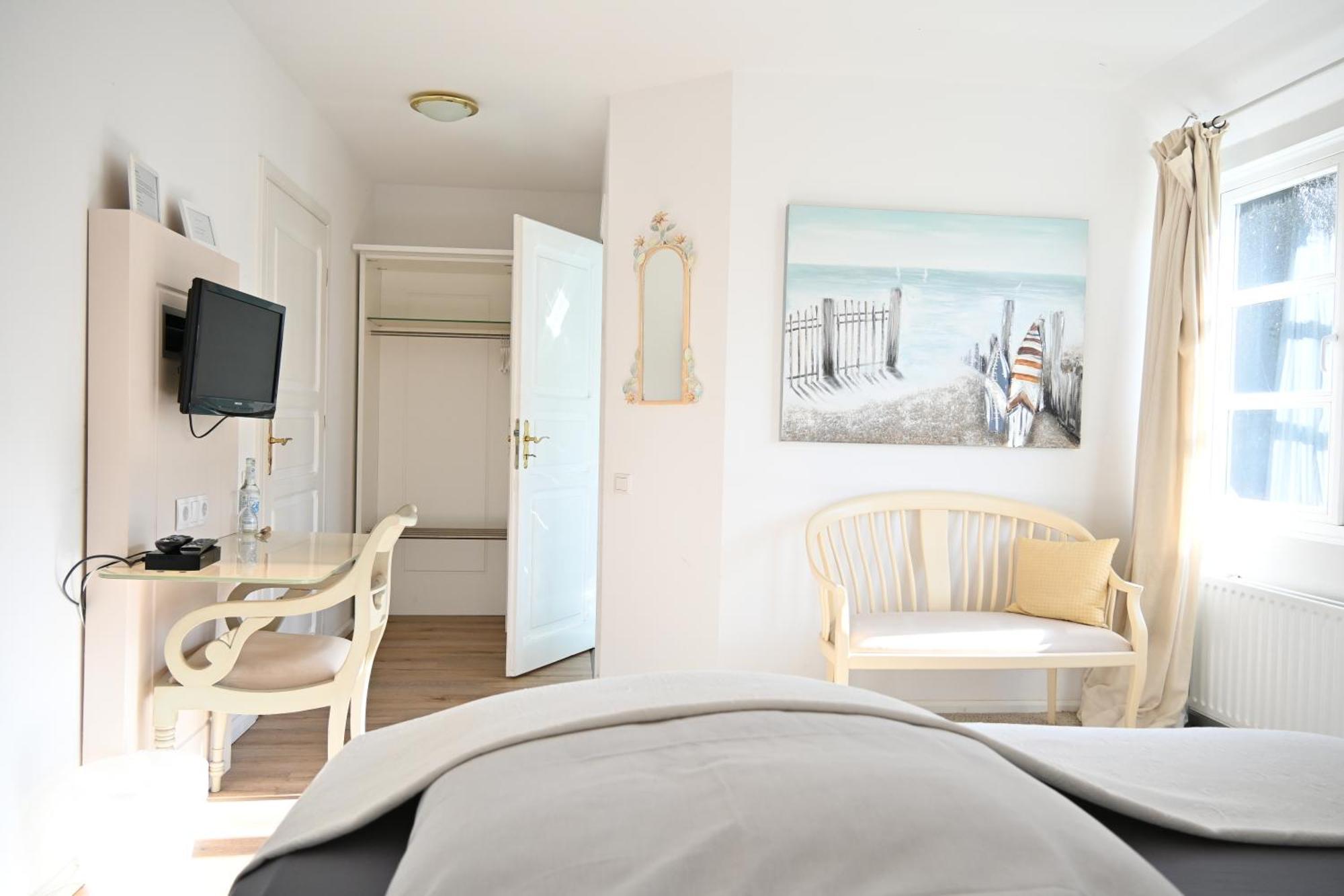 Landsitzhotel Und Seminarium Peterhof Hodorf Exteriör bild