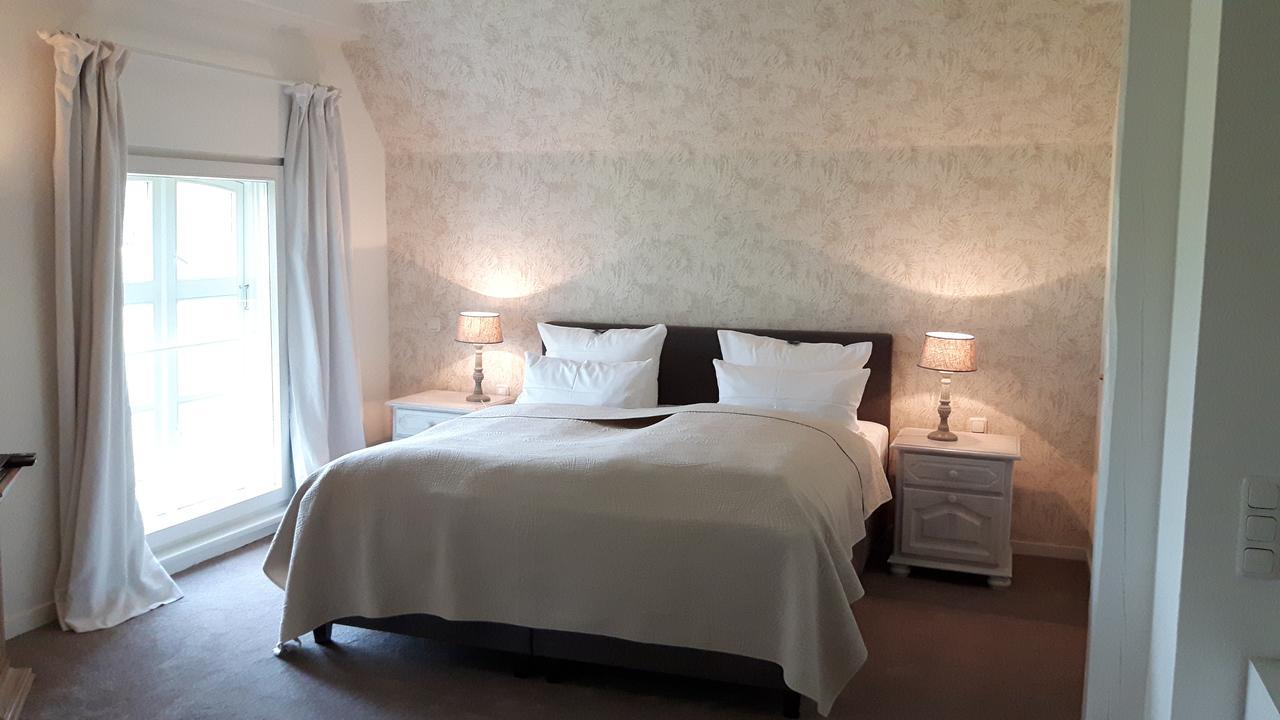 Landsitzhotel Und Seminarium Peterhof Hodorf Exteriör bild